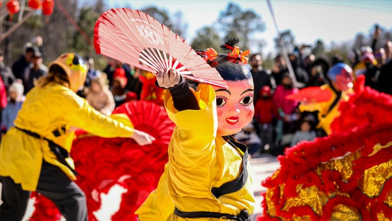 תחפושות סיניות מסורתיות בחג השנה הסיני