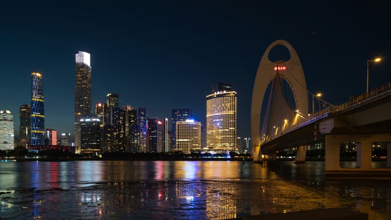 העיר גואנגזו בסין - תמונת לילה