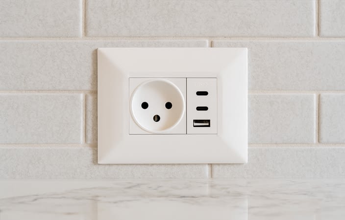 שקעי חשמל משולבים USB