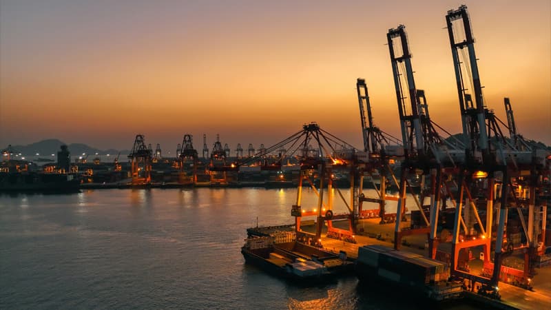 נמל נאנשה שילוח ימי - תמונת לילה