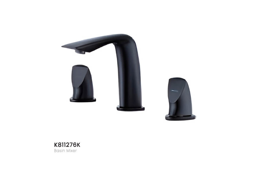 תקריב ברז שחור שתי ידיות דגם K811276K - פרטים כהים יוקרתיים, עיצוב מודרני