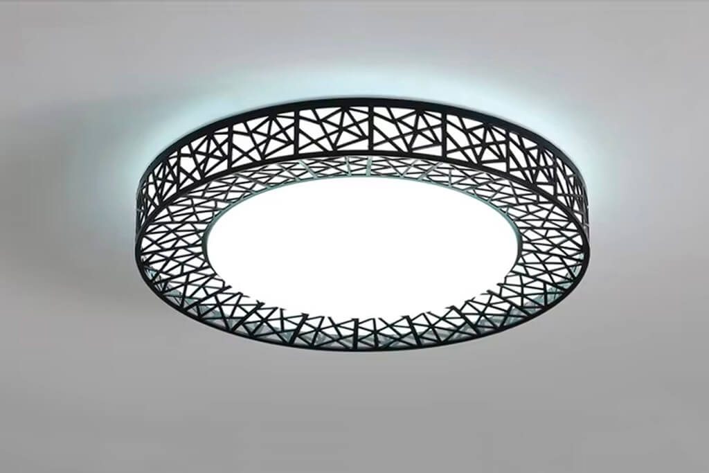 תקריב של מנורת תקרה עגולה LED לחדר שינה