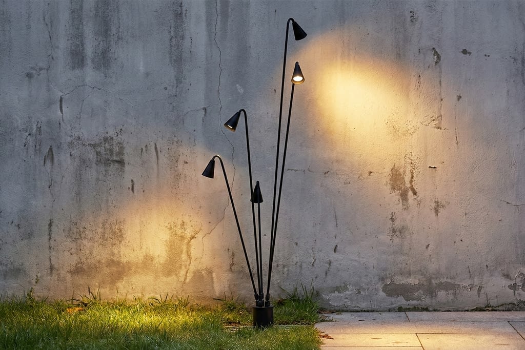 תאורת חוץ איכותית מאלומיניום 5 קנים - תמונת בחצר