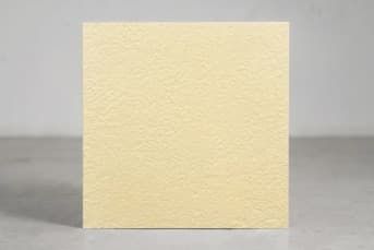 אריח טקסטורה עדינה 60X60 בגוון קרם