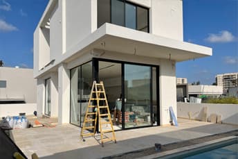 וילה יוקרתית עם הפרופילי אלומיניום שלנו