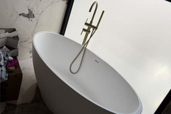 אמבטיה אליפסה עם ברז גבוהה בצבע זהב